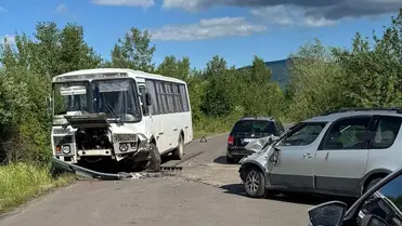 Három autó ütközött Királyházán, egy nőt kórházba szállítottak. Fotó: facebook.com/103zakarpat