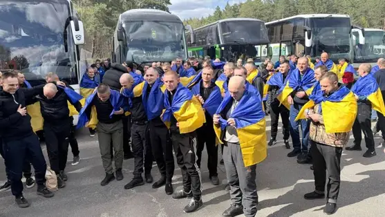 193 ukrán katona tért haza – újabb fogolycsere. t.me/V_Zelenskiy_official