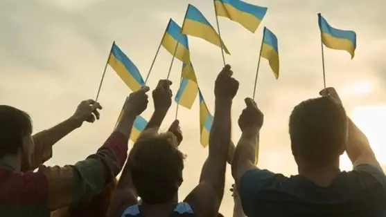 Olaszországban ukrán zászlós személyekre támadtak egy ünnepségen