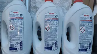 4221 hamis Persil és Ariel mosógélt foglalt le a NAV egy ukrán kamionból Rajkán. A hamisítványok több mint 25 millió forintos kárt okozhattak. Fotó: NAV