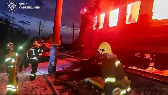 Orosz drónok csaptak le egy személyszállító vonatra Harkivban