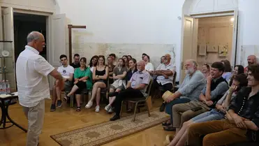 Magyar mesék az Angolkertben - A IV. Kárpát-medencei Ifjú Népmesemondó Találkozó. Fotók: Klitsie-Szabad Boglárka/Hagyományok Háza
