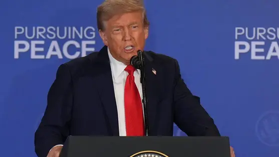 Donald Trump amerikai elnök az amerikai-orosz csúcstalálkozón tartott sajtótájékoztatón az alaszkai Anchorage-ben 2025. augusztus 15-én (Fotó: MTI/EPA/Szputnyik/Gavriil Grigorov)