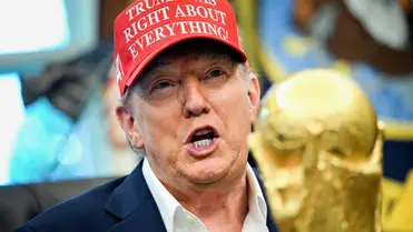 Donald Trump amerikai elnök beszél a 2026-os labdarúgó-világbajnokságról tartott sajtóértekezleten a washingtoni Fehér Ház Ovális irodájában 2025. augusztus 22-én.  (Fotó: MTI/EPA/UPI pool/Annabelle Gordon)