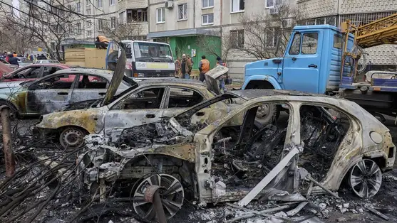 A pusztítás nyomai egy orosz dróntámadást követően az északkelet-ukrajnai Harkivban 2026. március 25-én (Fotó: MTI/EPA/Szergej Kozlov)