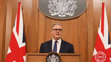 Keir Starmer brit miniszterelnök a közel-keleti konfliktus fejleményeiről tart sajtótájékoztatót a londoni kormányfői rezidencián, a Downing Street 10-ben 2026. április elsején. MTI/EPA/Bloomberg pool/Betty Laura Zapata