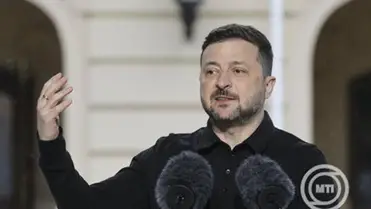 Volodimir Zelenszkij ukrán elnök a moldovai elnökkel a kijevi elnöki palotában folytatott tárgyalásai utáni sajtóértekezleten 2026. április 26-án. MTI/EPA/Szerhij Dolzsenko