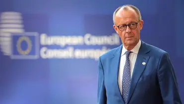 Friedrich Merz német kancellár az Európai Unió kétnapos brüsszeli csúcstalálkozójának nyitóülésére érkezik 2026. június 18-án (Fotó: MTI/EPA/Olivier Matthys)