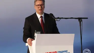 Aleksandar Vucic szerb elnök beszél a kormányzó Szerb Haladó Párt belgrádi nagygyűlésén 2026. június 27-én.  MTI/EPA/Andrej Cukic