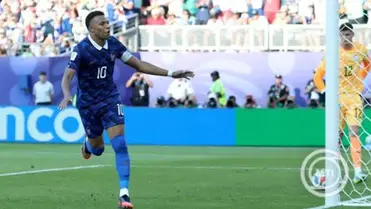 A francia Kylian Mbappé, miután 11-esből megszerezte a találkozó első gólját a 2026-os labdarúgó-világbajnokság nyolcaddöntőjének Paraguay-Franciaország mérkőzésén a philadelphiai Lincoln Financial Field Stadionban 2026. július 4-én. MTI/EPA/Will Oliver