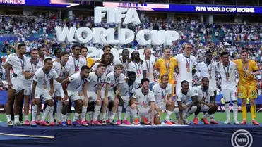 A bronzérmes angol válogatott a 2026-os labdarúgó-világbajnokság Franciaország-Anglia bronzmérkőzését követő eredményhirdetésen a miami Hard Rock Stadionban 2026. július 18-án. MTI/EPA/Cristobal Herrera