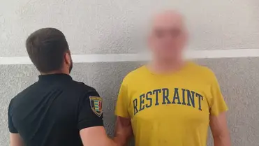 Késsel támadt szomszédjára egy férfi Munkácson, emberölési kísérlet miatt vették őrizetbe. Fotó: Ukrán Nemzeti Rendőrség