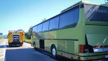 Tűz ütött ki egy Setra autóbusz motorterében Kárpátalján. Fotó: DSZNSZ