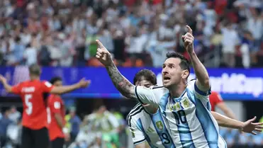 Messi újabb rekordokat döntött, Argentína drámai fordítással jutott tovább