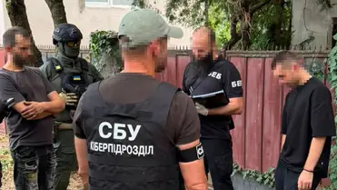 Hamis okmányokat gyártottak egy garázsban Kárpátalján, lecsapott a hatóság. Fotó: SZBU
