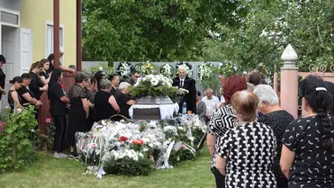 Örök nyugalomra helyezték Badalón a 47 éves Polner Kornél katonát. Fotó: Beregszászi Városi Tanács