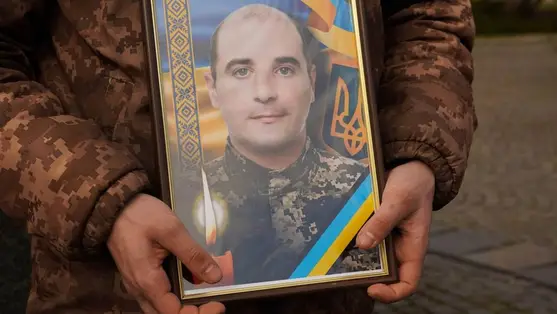 18 hónapig eltűntként tartották nyilván Olekszandr Sugart, akit február 6-án Ungváron helyeztek végső nyugalomra. Fotó: Ungvári Városi Tanács