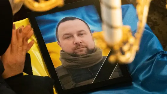 Szerhij Svardak határőr temetésén családtagok, bajtársak és a teljes közösség rótta le kegyeletét. Fotó: Munkácsi Városi Tanács