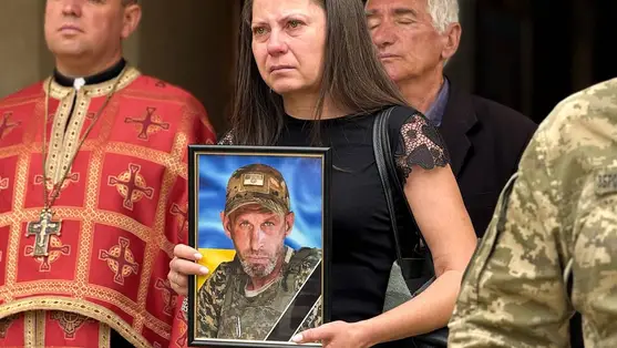 Három év után erősítették meg halálhírét: Munkácson elbúcsúztatták az elesett Jurij Sepa katonát. Fotó: Munkácsi Városi Tanács