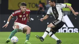 Kerkez Milos (b) és a német Jonas Hofmann a labdarúgó Nemzetek Ligája A divíziója 3. csoportjában, a Németország-Magyarország mérkőzésen a lipcsei Red Bull Arenában 2022. szeptember 23-án. A magyar válogatott 1-0-ra győzött. MTI/Illyés Tibor