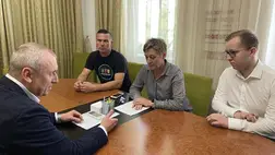 A Beregszászi kistérség iskolái több tonna nyomtatópapír és írószer adományt kaptak.