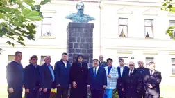 Az aradi vértanúk emléknapján megemlékezést tartottak a Perényi Zsigmond Líceum parkjában