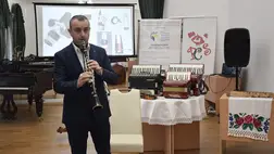 Hangszerbemutató és -simogató a Perényi Kultúrkúriában