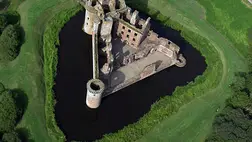 Különös arab felirat díszíti a skót kastélyban talált üvegtöredéket