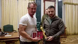 Kijevbe látogatott Sean Penn, Oscar-díját pedig a "háború végéig" otthagyta