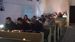 Maradj velünk a hosszú éjszakákon, Uram, és világíts nekünk ígéreteiddel!