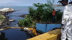 Olajszőnyeg lepte el a venezuelai Lecheria városának partvonalát