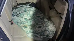 Takaró alatt rejtőzködő hadköteles férfit találtak egy gépkocsiban Asztélynál