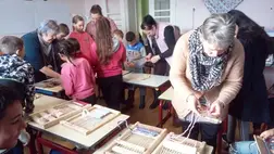 Kézműves foglalkozás a Glória Ifjúsági Központban - „Engedjétek hozzám jönni a gyermekeket…” 