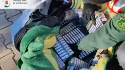 Takaros kis csomagba rejtették a füstölnivalót. Fotó: Videórészlet