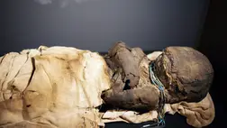 Több mint ezer éve élt kamasz múmiáját találták meg perui régészek