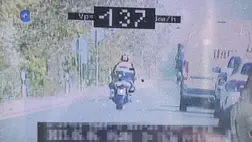 Egy motoros Szabolcs vármegyében egyetlen manőverével 70.000 forint összegű pénzbírságot, valamint 12 büntetőpontot is begyűjtött. Fotó: police.hu