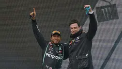 Így áll Lewis Hamilton szerződéshosszabbítása a Mercedessel