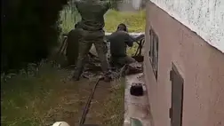 Nyíregyházán mesterlövészek lőtték ki a gázpalackokat. Fotó: police.hu