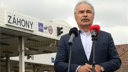 Nagy István agrárminiszter sajtótájékoztatót tart az ukrán mezőgazdasági termékek importszabályozásáról a záhonyi magyar-ukrán határátkelőhelyen 2023. május 13-án. Ezen a napon lépett életbe az az uniós rendelet, amely felváltja a tagállami rendeleteket az ukrán gabonaimport ügyében - jelentette ki az agrárminiszter. MTI/Vajda János