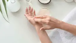  Érdes, száraz a könyököd? 5 tipp, amivel selymessé válik a bőr 