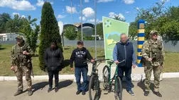 Kárpátalján őrizetbe vettek két férfit, akik Tiszaújlak közelében kerékpárral akarták átlépni a magyar határt a zöldhatáron keresztül. Fotó: Ukrán Állami Határszolgálat 