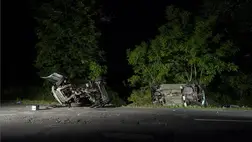 Balesetben összeroncsolódott személygépkocsik a 22-es főúton Balassagyarmat közelében 2023. június 18-án. A frontális ütközés következtében ketten meghaltak, ketten súlyosan megsérültek. MTI/Komka Péter