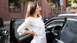 10 tipp, hogy ne fájjon a hátad vezetés közben