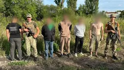 Asztélynál 4 kárpátaljai próbálkozott a zöldhatáron.  A magyarországi határtól 150 méterre fogták el őket. Fotó: Állami Határszolgálat 