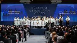 Novák Katalin meghívására mezővári gyerekek a Budapesti Demográfiai Csúcson