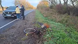 Közúti balesetben meghalt egy 75 éves tiszabökényi kerékpáros Tiszaújlak közelében. Fotó: Kárpátaljai Rendőrség