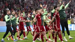 A magyar játékosok ünneplik győzelmüket a labdarúgó Európa-bajnoki selejtezők hetedik fordulójában, a G csoportban játszott Magyarország - Szerbia mérkőzés végén a Puskás Arénában 2023. október 14-én. A magyar válogatott 2-1-re győzött. MTI/Kovács Tamás