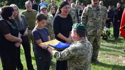 Kárpátalján végső búcsút vettek az orosz-ukrán háborúban elesett határőrtől, a 39 éves Olekszandr Antaliktól. Fotó: Facebook