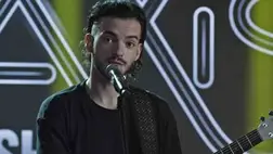 Azahriah-val ezt csinálják az utcán sokszor a rajongók: kellemetlen helyzet a számára