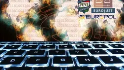 A Nemzeti Nyomozó Iroda összesen több mint 150 ezer eurót foglalt le még tavasszal különböző magyarországi bankszámlákon egy Ukrajnában, illetve Georgiában (Grúziában) tevékenykedő bűnbandához köthetően. Fotó: Police.hu